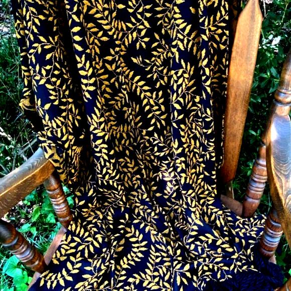 Made in USA Ivy Vine Woven Throw Blanket Tapestry Damask Black Gold 50x 60" NEW - Picture 9 of 9